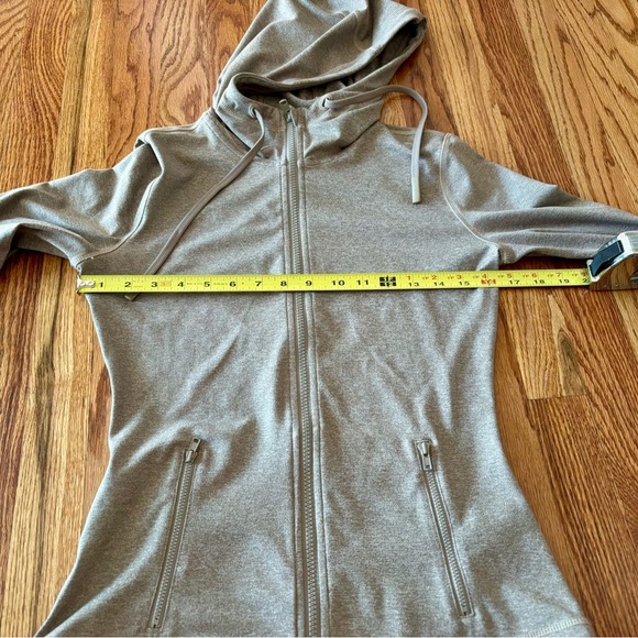 Quince Women's Beige Zip-Up Performance Hoodie - Size Small - EUC - Picture 4 of 9